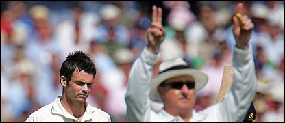 Anderson feels the pressure as India pile on runs