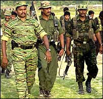 سرهنگ کارونا و سربازان او در شرق سريلانکا