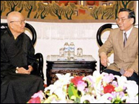 Hòa thượng Thích Huyền Quang trong cuộc gặp với cựu Thủ tướng Phan Văn Khải