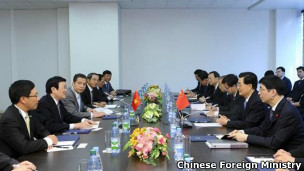 中国国家主席胡锦涛会晤越南国家主席张晋创