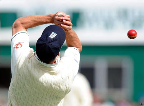 Pietersen misses catching Ross Taylor