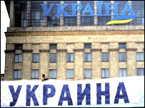 Готелі в центрі міста - дорогі, хоча й мають вид на демонстрації