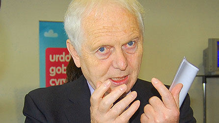 Syr Emyr Jones Parry