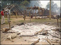 आदिवासियों का जलाया गया गाँव (फ़ाइल फ़ोटो)