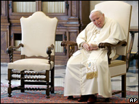 O papa João Paulo 2º no Vaticano nesta terça-feira