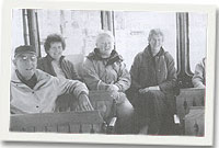 Rhai o ddarllenwyr Y Rhwyd yn mwynhau taith yn nhref Philadelphia.