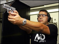 Para analistas, militantes do 'não' jogaram com temores da população