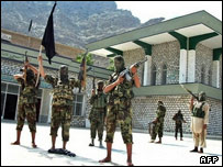 تندروهای اسلامگرا در پایگاه آموزشی در پاکستان