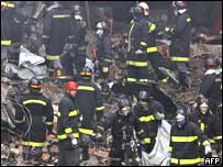 Equipes de resgate no local do acidente em São Paulo