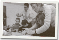 Christine Mills, Rhodri Morgan a rhai o ddisgyblion Ysgol Gymraeg