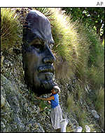 Kubánci vytesali Leninovu tvář do sklály