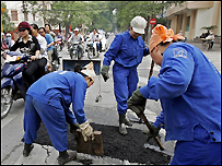 Cảnh làm đường