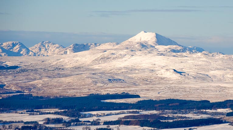 Beinn Laomainn san t-sneachda