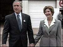 George Bush ve eşi Laura