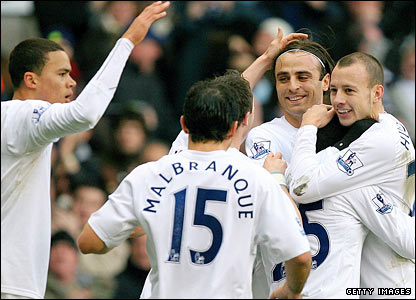 贝尔巴托夫庆祝进球