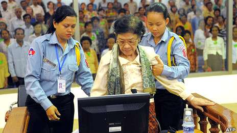 Bà Ieng Thirith tại tòa
