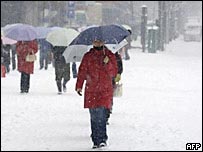 Heavy snow hits China