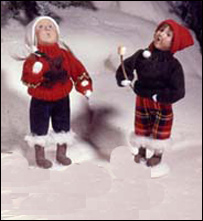 دوه ماشومان په واوره کې دلوبړ پرمهال