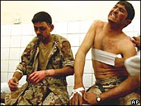 Soldados recebem tratamento após ataque