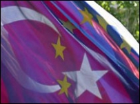 Türk ve AB bayrakları