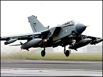 برطانوی فوج کے طیارے پی آئی اے فلائٹ کا پیچھا کرتے رہے 