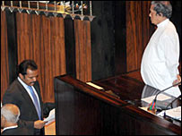 Karuna taking oaths as an MP (photo: Lankadissent.com)