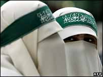 طرفداران حماس پيروزی انتخاباتی را جشن می گيرند