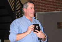 Steffan Webb yn gadael Menter Rhondda Cynon Taf. Llun gan y Fenter. 