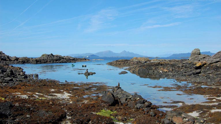 Na h-Eileanan Beaga à Port Uairce