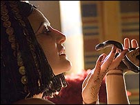 Cleopatra (Lyndsey Marshal) and asp in Rome