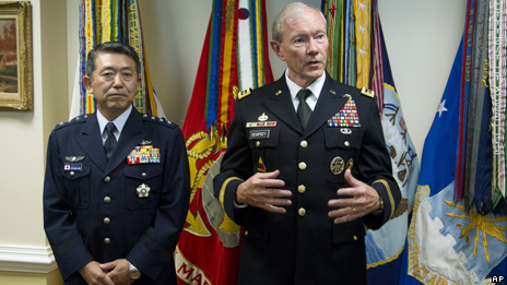 日本自卫队统合幕僚长岩崎茂与美国参谋长联席会议主席马丁·登普西（23/08/2012）