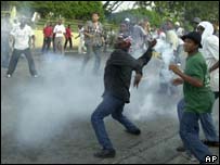 Estudantes marcaram aniversário com protestos contra o governo