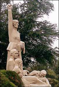 Tượng đài ở Sơn Mỹ 