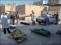 इराक़ में बसों पर हमले के बाद का मंज़र