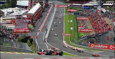 پیچ اول مسیر در آغاز مسابقه