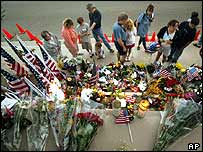 Americanos prestam homenagem ao ex-presidente