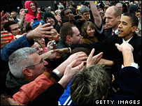 Campanha de Obama resolveu lançar propaganda como uma 'resposta' à Hillary