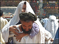 بازگشت کنندگان افغان در سال 2005 در پیشاور