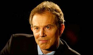 Britský premiér Tony Blair připustil, že nekompromisní postoj vůči Iráku by mohl ohrozit jeho další politickou kariéru