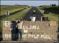Bloqueio contra a papeleira em Gualeguaychu, Argentina