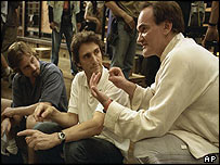 O diretor Quentin Tarantino durante as filmagens de Kill Bill