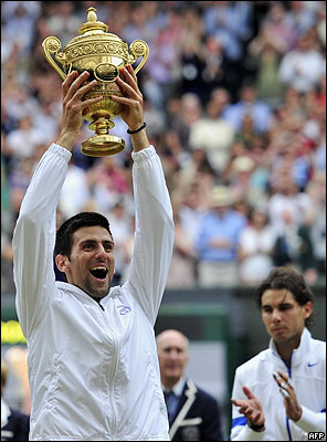 Novak Djokovic celebra frente a Rafael Nadal