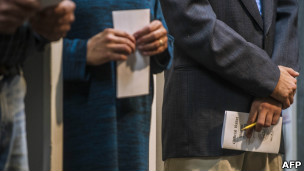 等待在总统大选中投票的美国选民