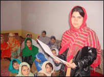 آمنه با شاگردانش