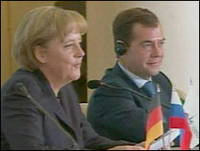 Tổng thống Dmitry Medvedev và thủ tướng Angela Merkel