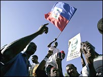 Simpatizantes de Préval em manifestação no Haiti