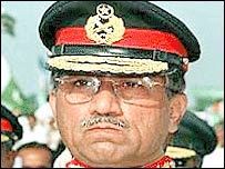 مشرف یونیفارم میں فائل فوٹو