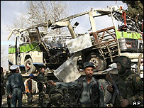 حمله به سرویس حامل افسران پلیس افغان