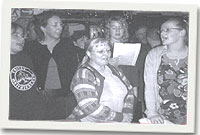 Yr aelodau'n mwynhau