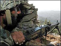 مرزبان ارتش پاکستان در کنار مرز افغانستان